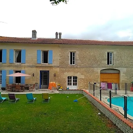 Les Ormes De Bed & Breakfast Belluire