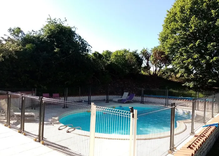 Les Ormes De Alojamento de Acomodação e Pequeno-almoço 3*