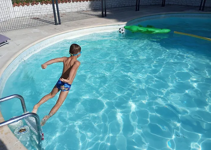 Alojamento de Acomodação e Pequeno-almoço Les Ormes De 3*